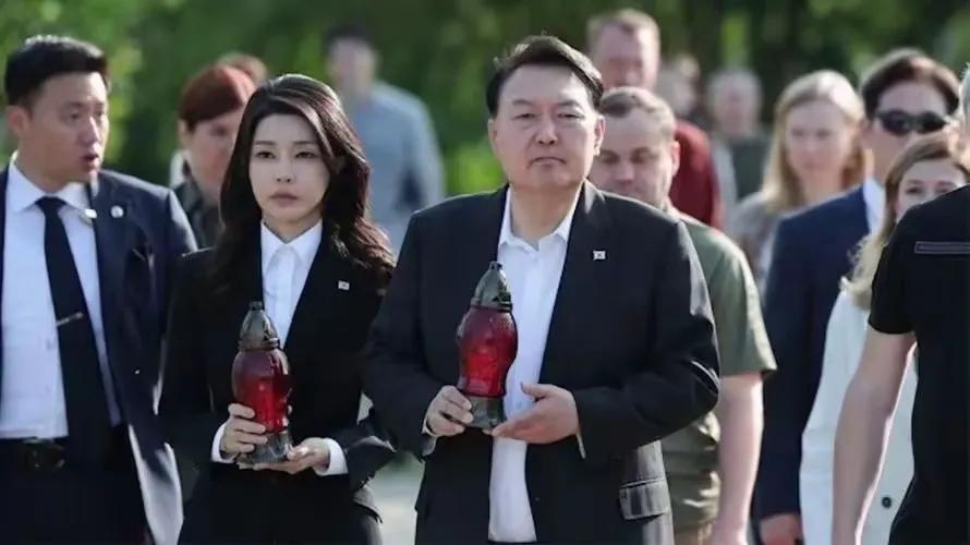 韩国2024阅兵仪式发现，究竟美国给韩国充了多少门面。这阅兵仪式一结束，韩国人下