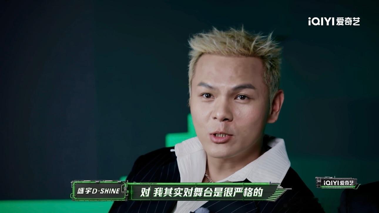Yamy写奶奶"数不清身上还有几种病、几条疤"，这种白描式的叙述比任何抒情都狠。