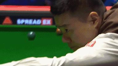 丁俊晖单杆74分制胜，5-2击败张安达，与奥沙利文会师半决赛！
北京时间1月19