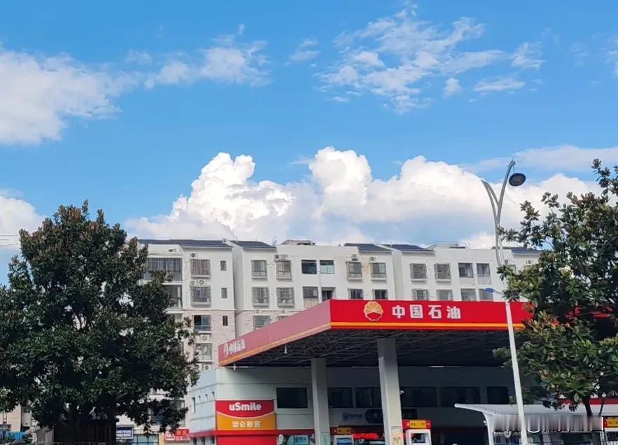 夏日生活打卡季越来越热了！小时候好像没有这么的热，那时候还没有空调，有些人家还没
