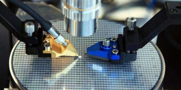 光刻机巨头开始慌了，中国造不成光刻机，但是要造一个光刻工厂！

全球芯片产业最关