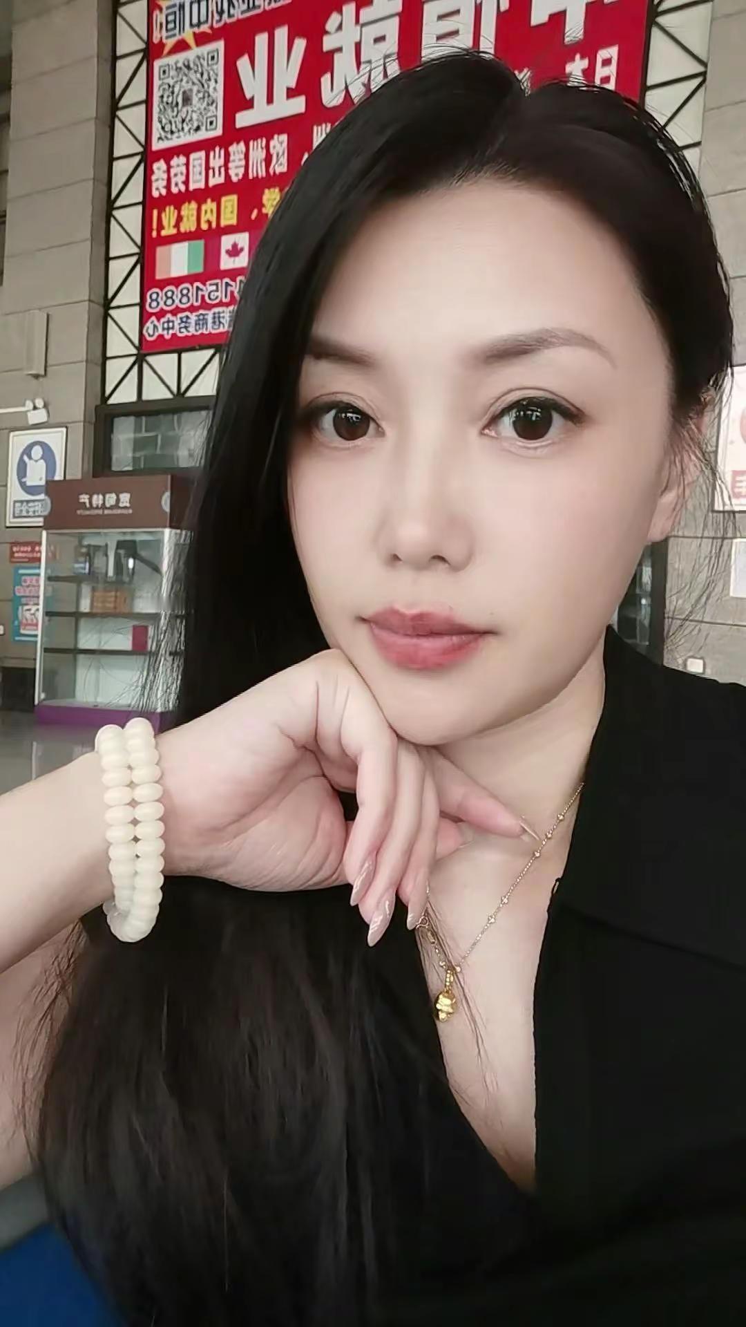 别管以后将如何结束，至少我们曾经相聚过，不必费心的彼此约束，更不需要言语的承诺，