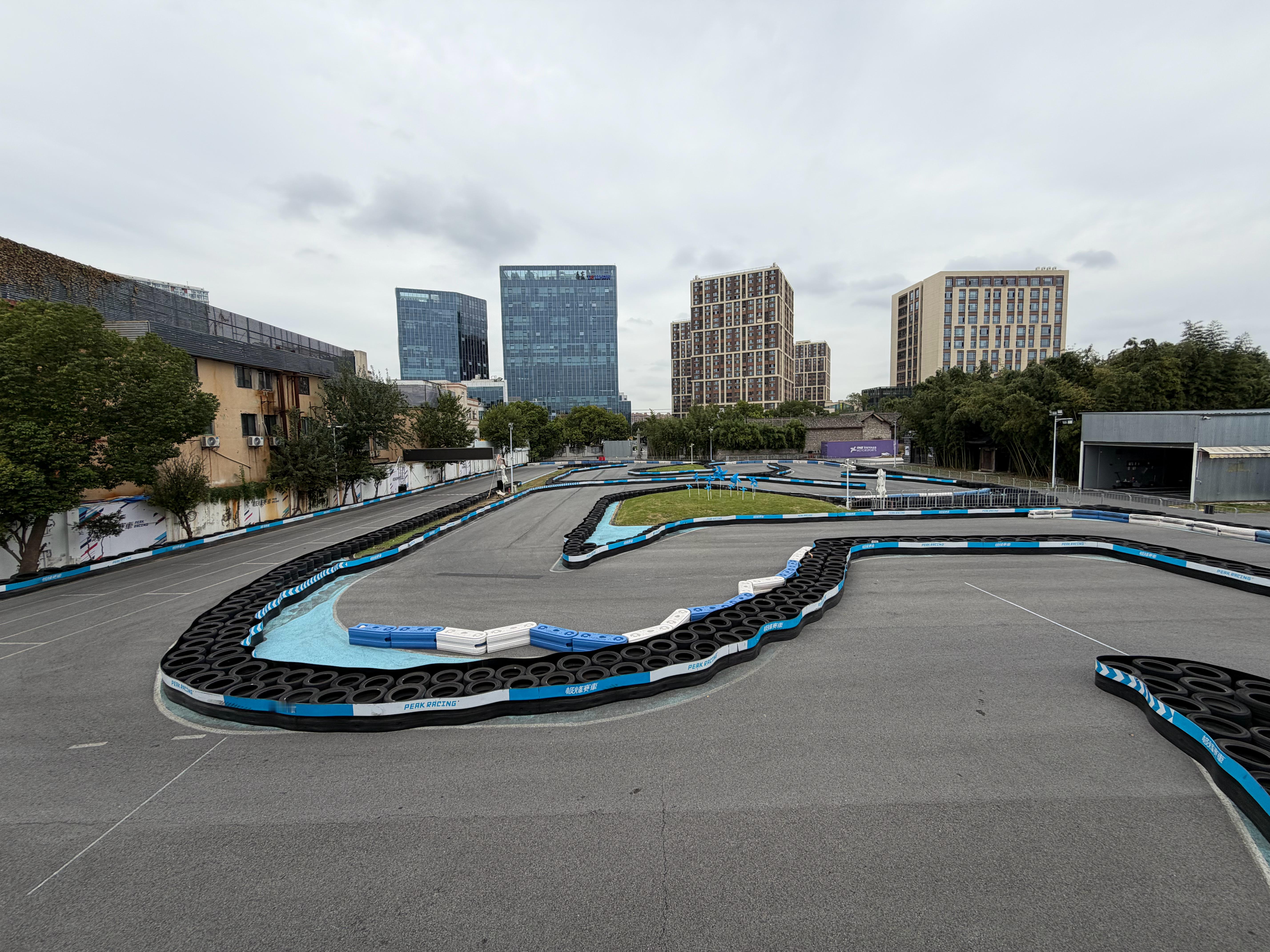 这片场地，明天将会非常壮观！ 