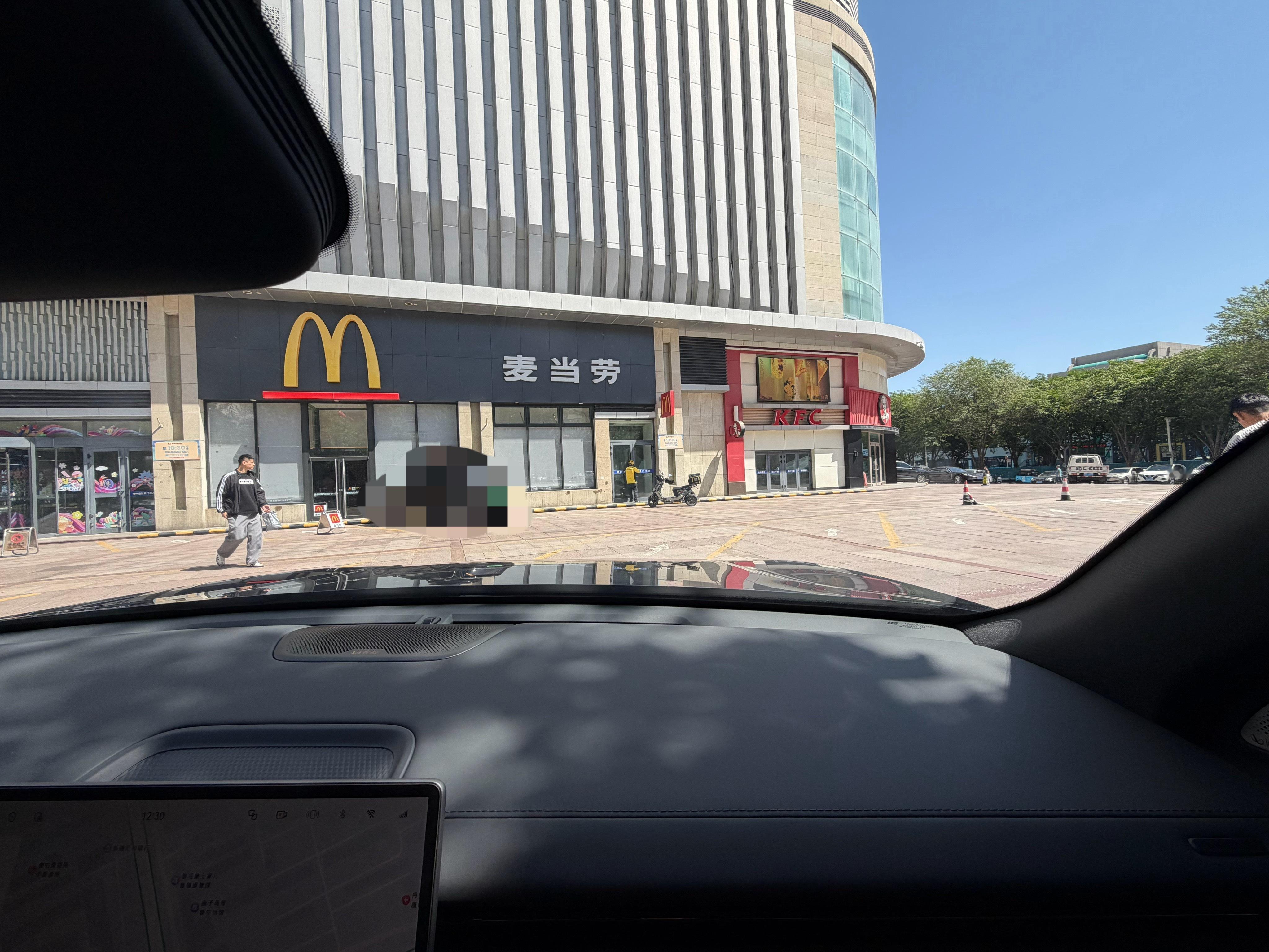 第一次见洪兴东星挨这么近的 奎屯