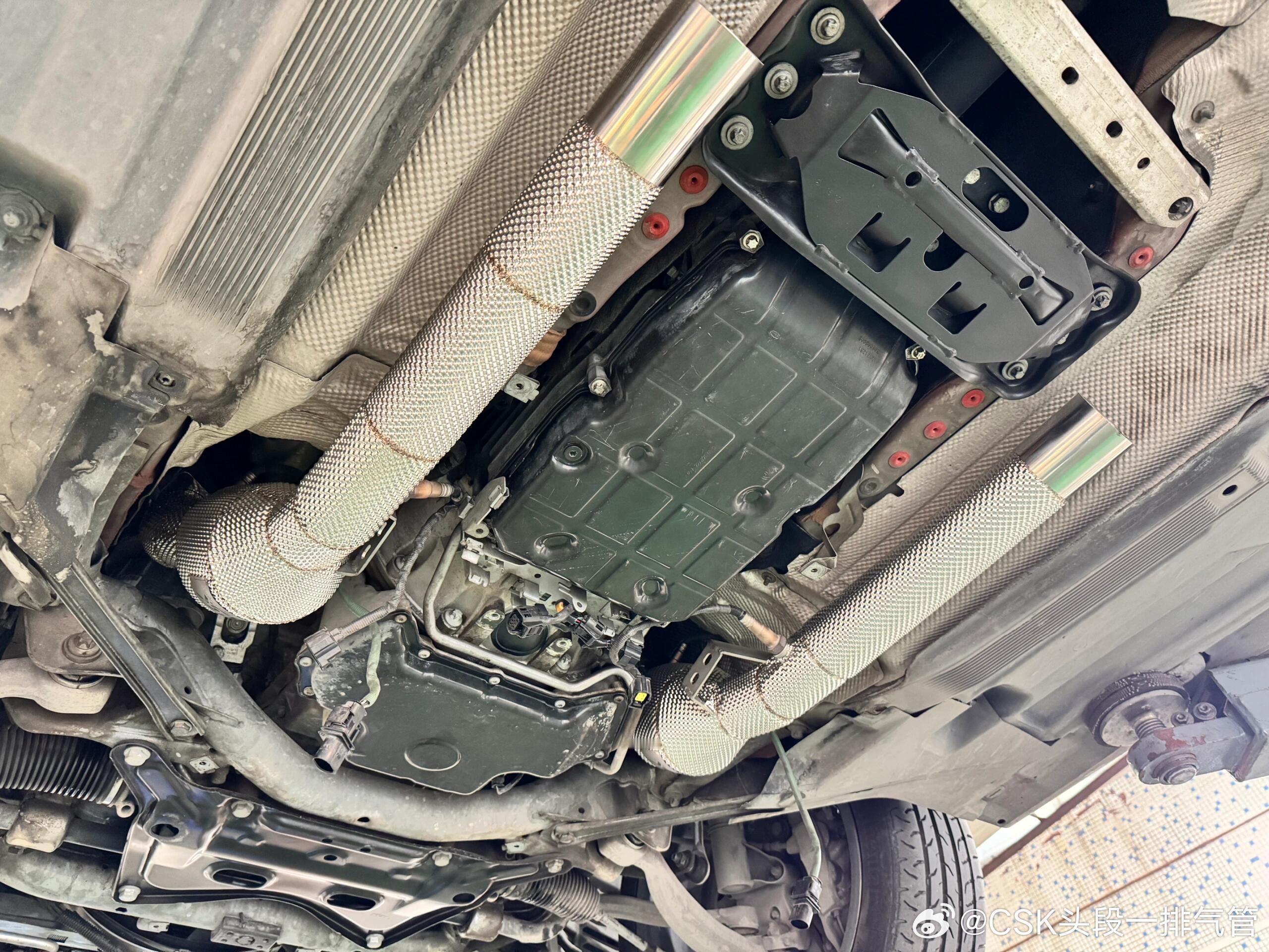 W204 奔驰C63 AMG升级CSK隔热头段200目，经典V8自吸，声浪与性能