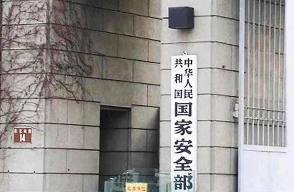 王庆简早在中国驻日大使馆担任上校武官时，由于表现出色，被调回北京国防要害部门担任