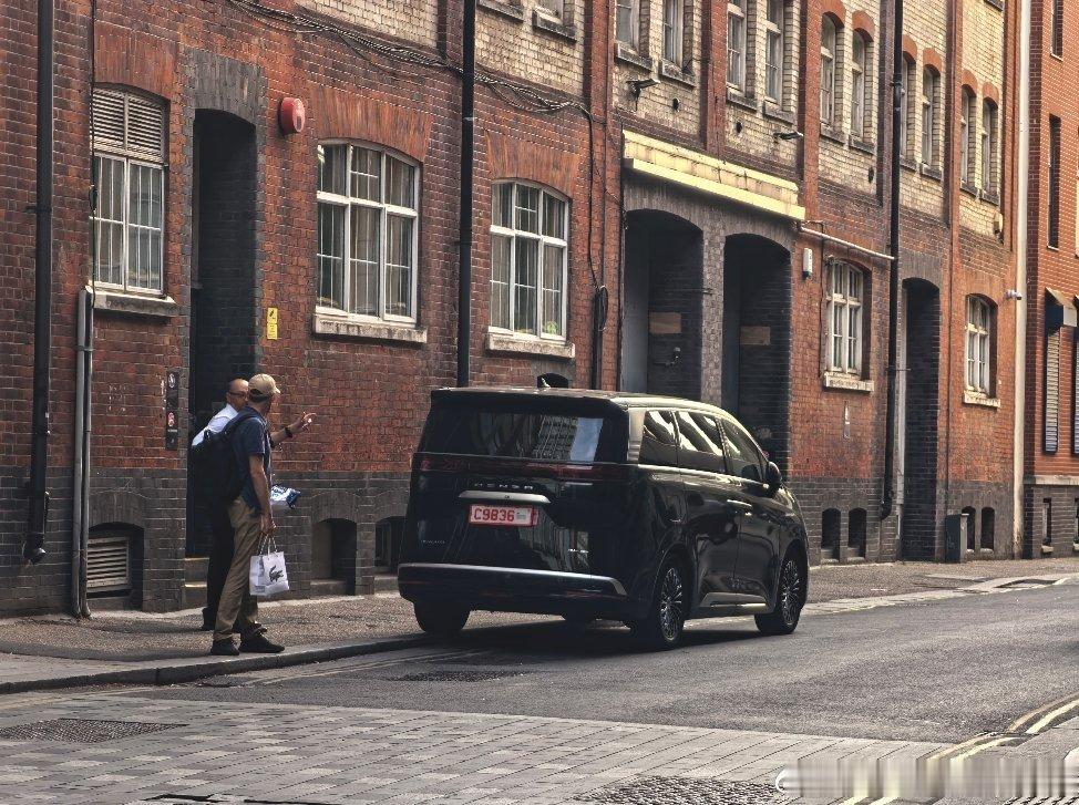 喏，英国人要的高端新能源MPV这不就来了 英国·泰晤士河