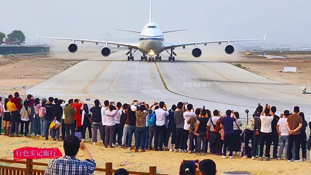 第一次近距离拍摄空客A380—400、标准座386座的空中巨无霸超级震撼！！！