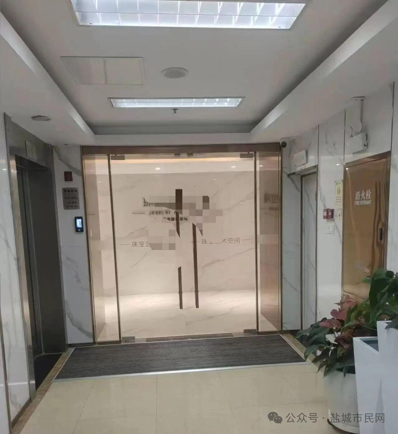 【到底仗的谁的势？业主们请求亭湖区消防大队现场执法，打开消防门，从源头守护消防安