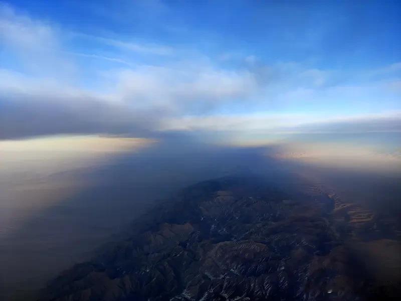 人生有三重境界：
见天地，即领悟宇宙天地的运行大道；
见自己，即认清真正的自我本