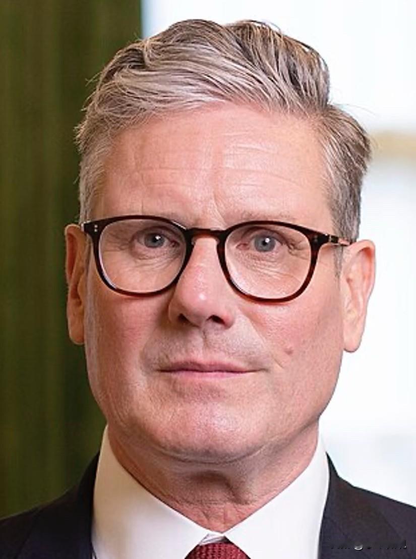 据英国《卫报》网站2月15日报道，英德两国的军方最高领导人正史无前例地向公众发出