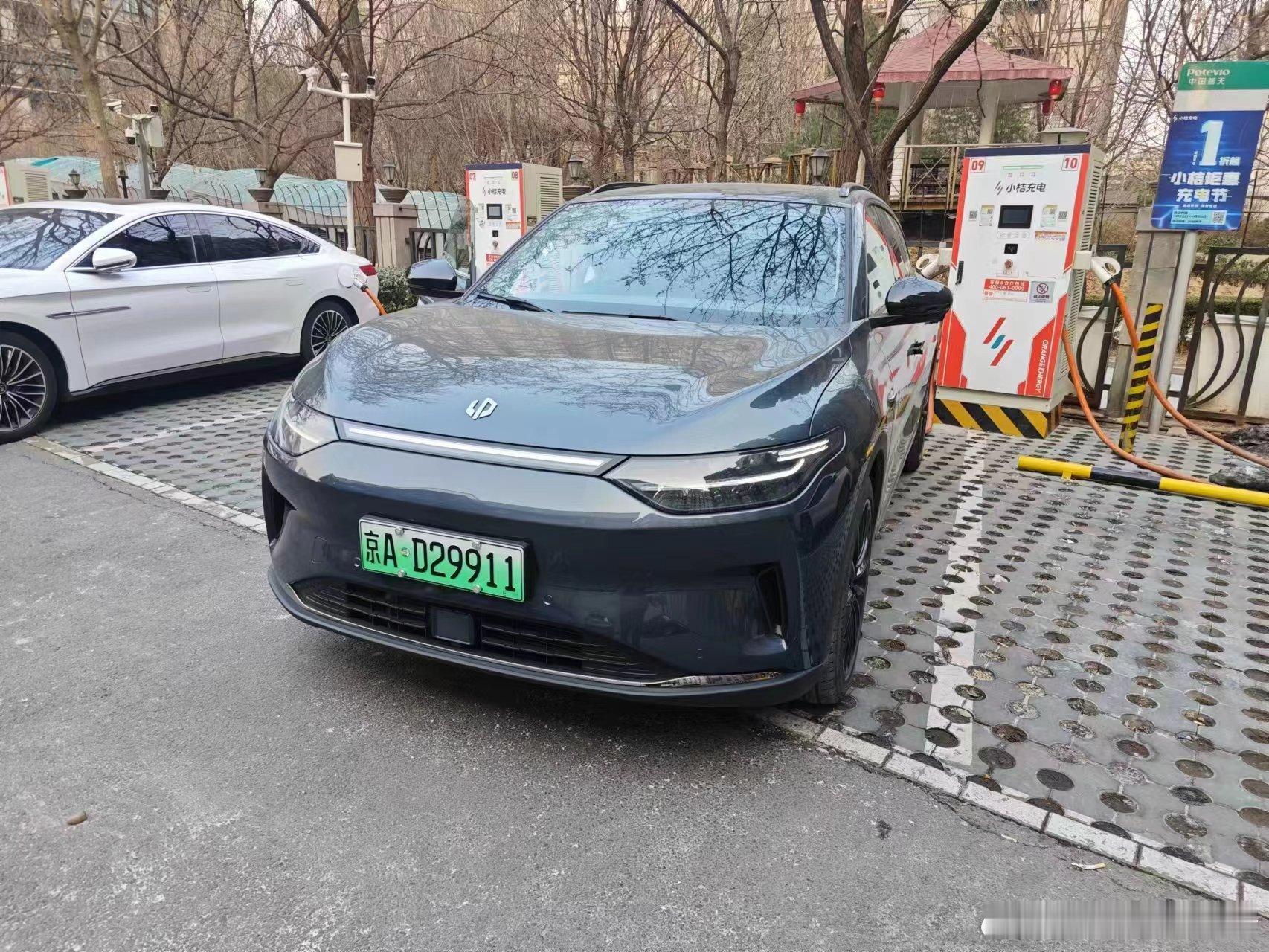 有个大学同学今年要排到北京电号了，他完全不关注车，需求是买一台20w高性价比的S