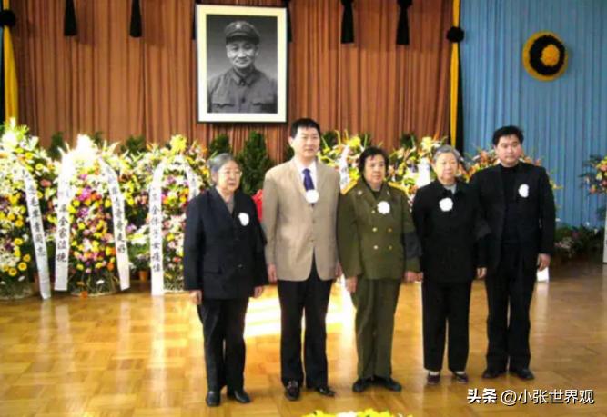 2007年毛岸青因心脏病逝世，中央决定追悼会在八宝山举行，规格高至副国级，身为主