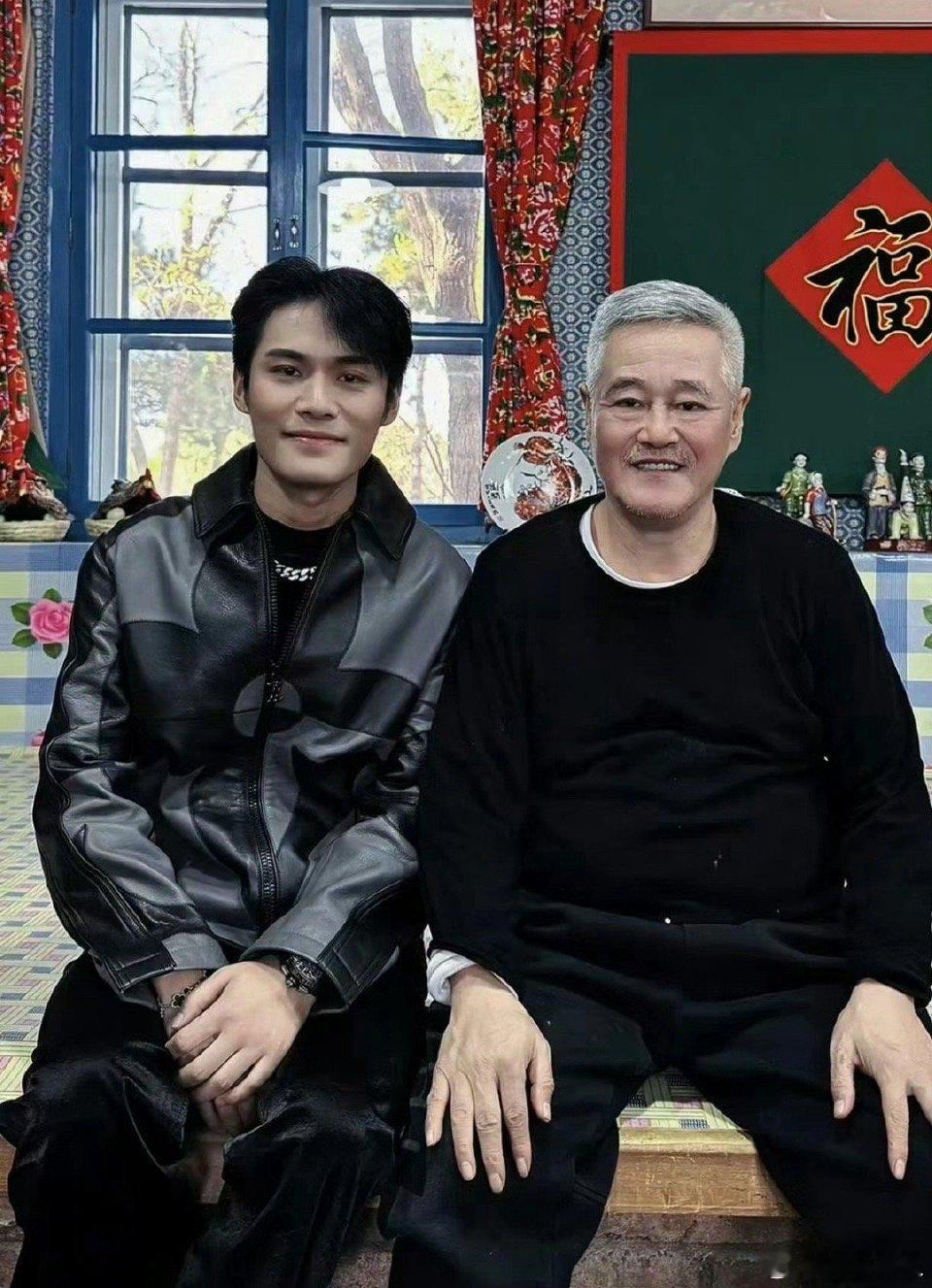 这算小杨哥合影过最牛的人了吧 ​​​