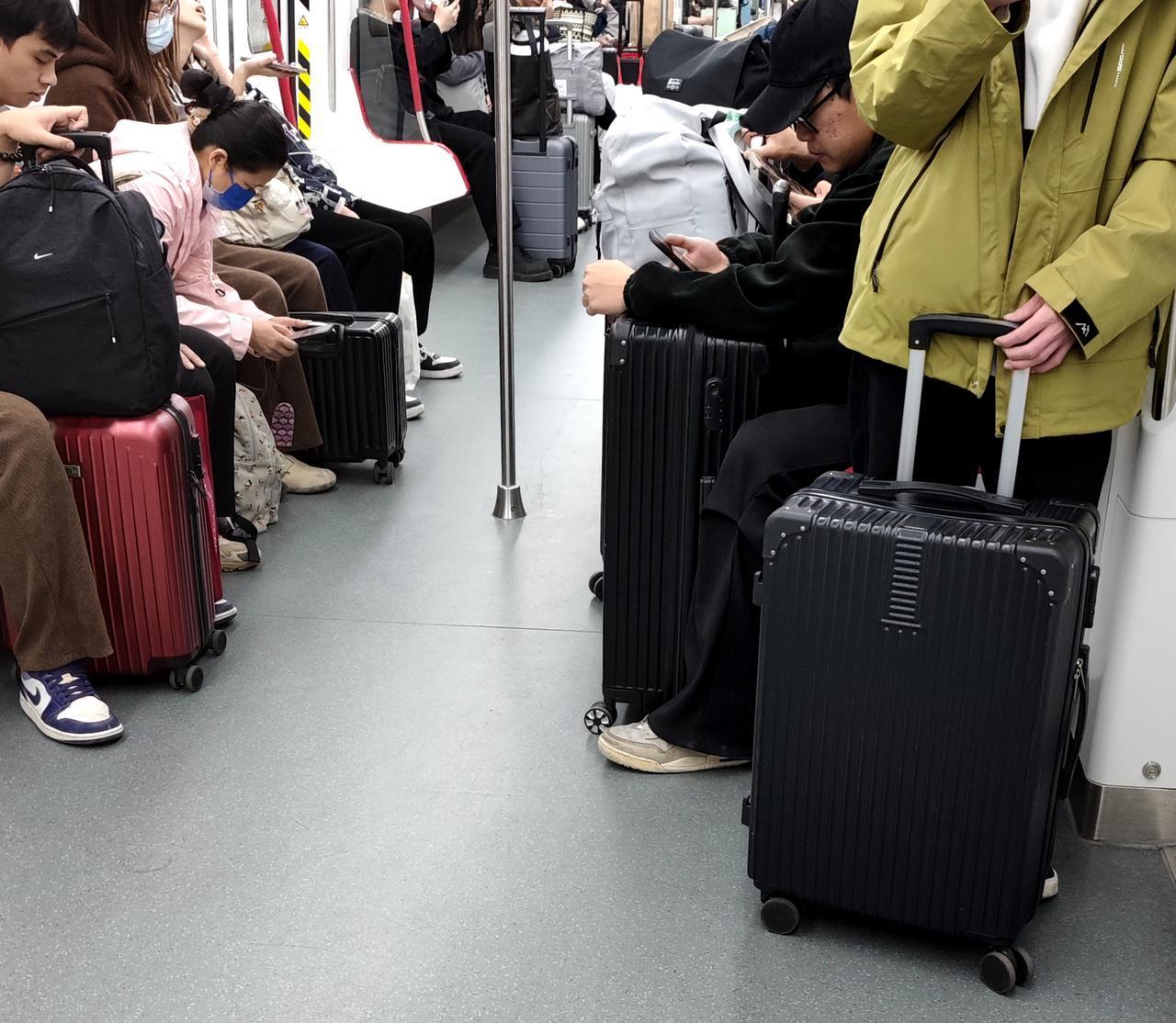 我在广州生活差不多有60年了，广州最冷的天气我也经历过了，从我小时候说起，60年