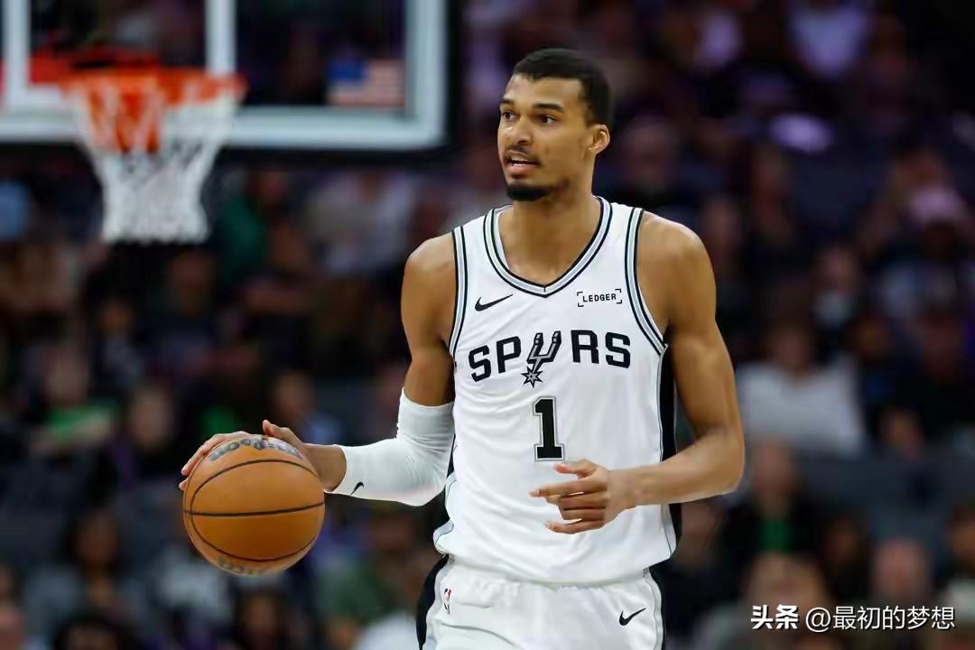 本赛季NBA真正能做到攻防一体的十大球星！大家认同吗？
 
1. 亚历山大（雷霆