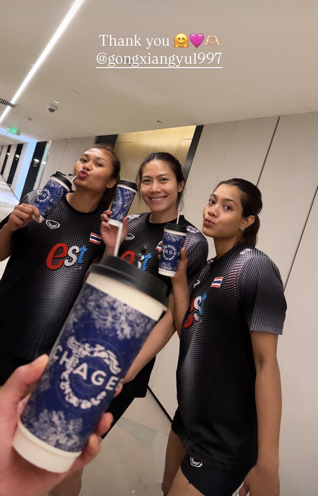 龚翔宇请泰国女排喝奶茶🧋2026年世界女排联赛排坛动态