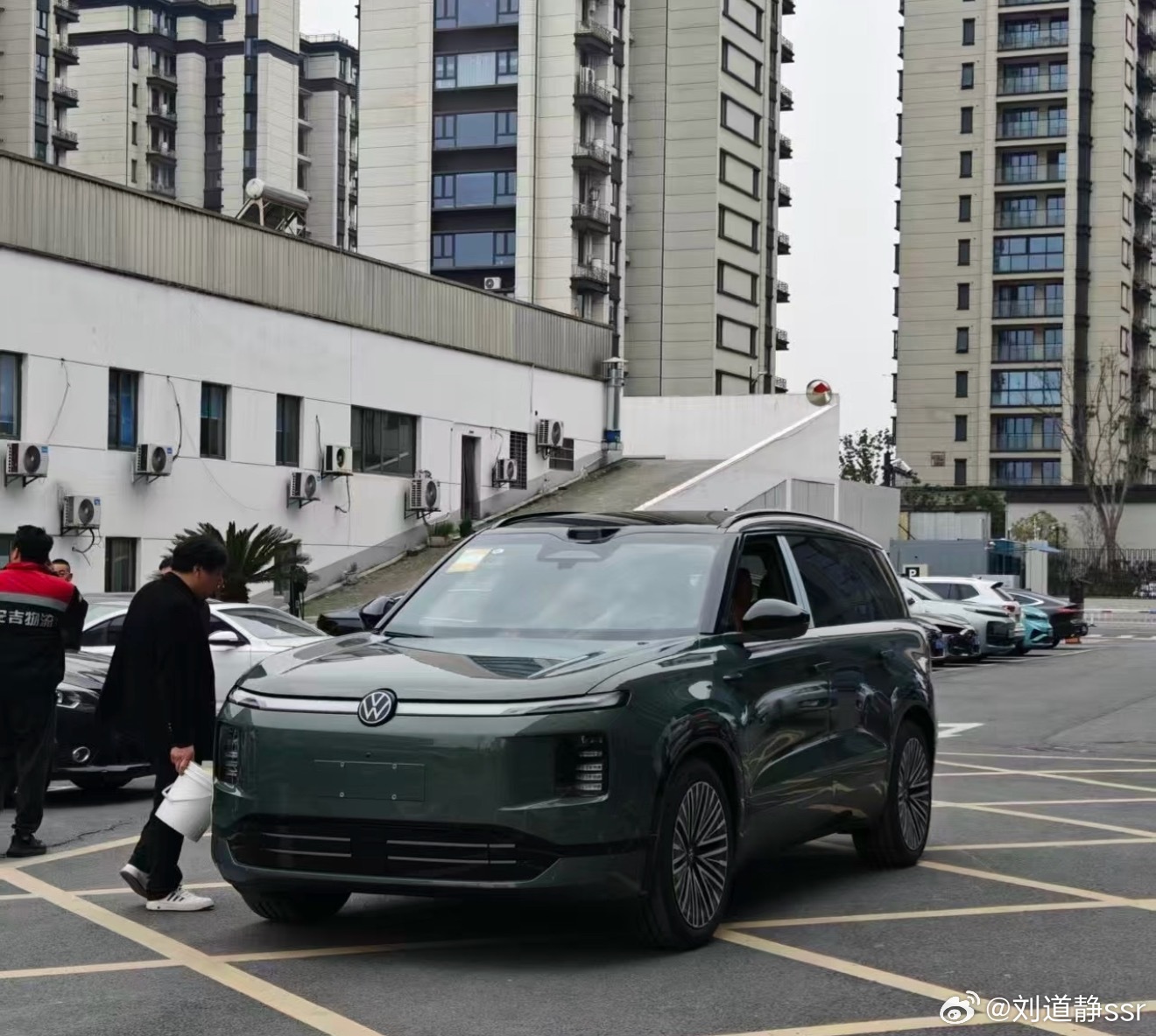 大众ID 9X新配置被网友拍到了！大家觉得怎么样？我个人觉得还是金色的好看 北京