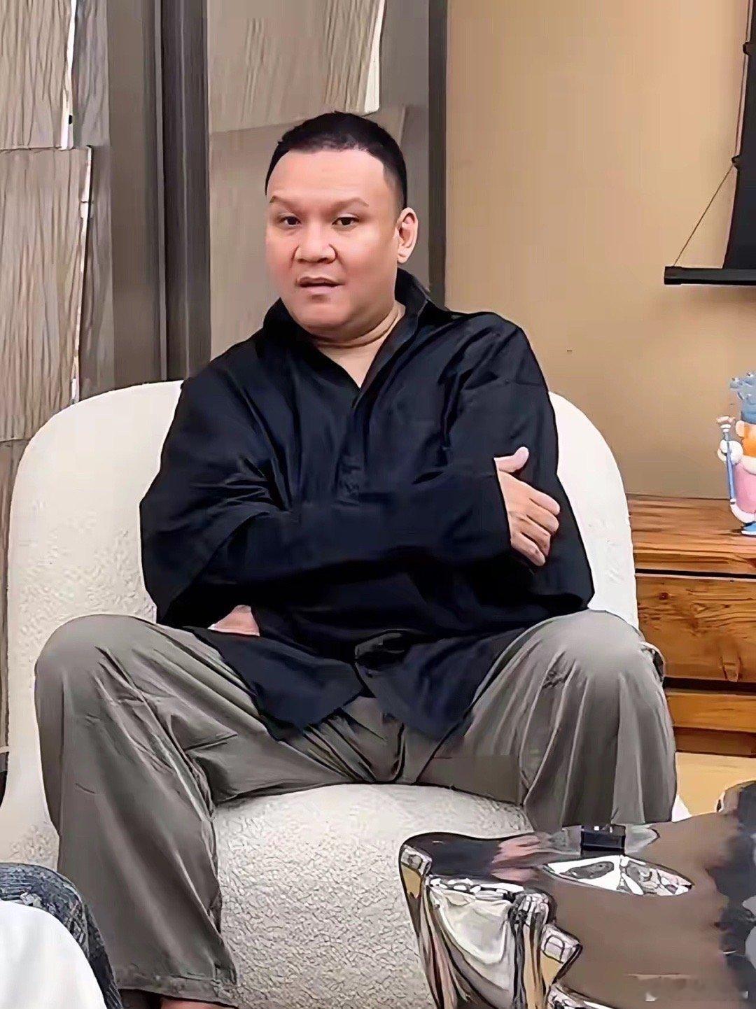 但凡了解车撤这人，就知道他为什么不后悔离婚了，不是因为他这人嘴硬，而是因为他这人