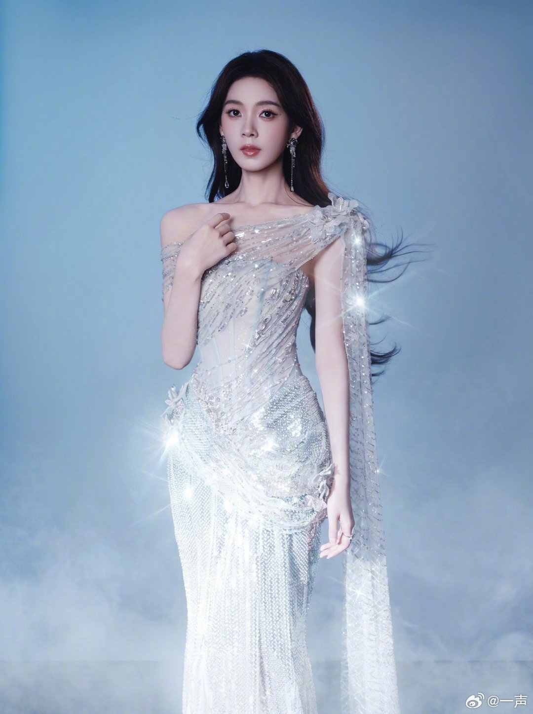 陈瑶眼睛肿了长沙之行画上句点，满心不舍哭肿双眼，还一遍遍告诉粉丝自己没事，温柔又