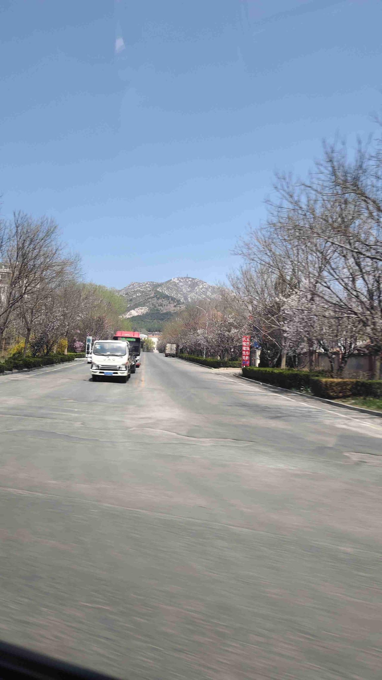 我的今日状态：😁轻松愉快
我这里的天气：🌤️多云
这算是大连市区里比较险的山