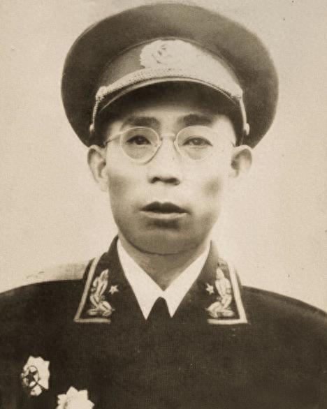 80年代周树槐去探望一位开国少将时情难自已大哭，坦言曾经做错了一件事情，你知道是