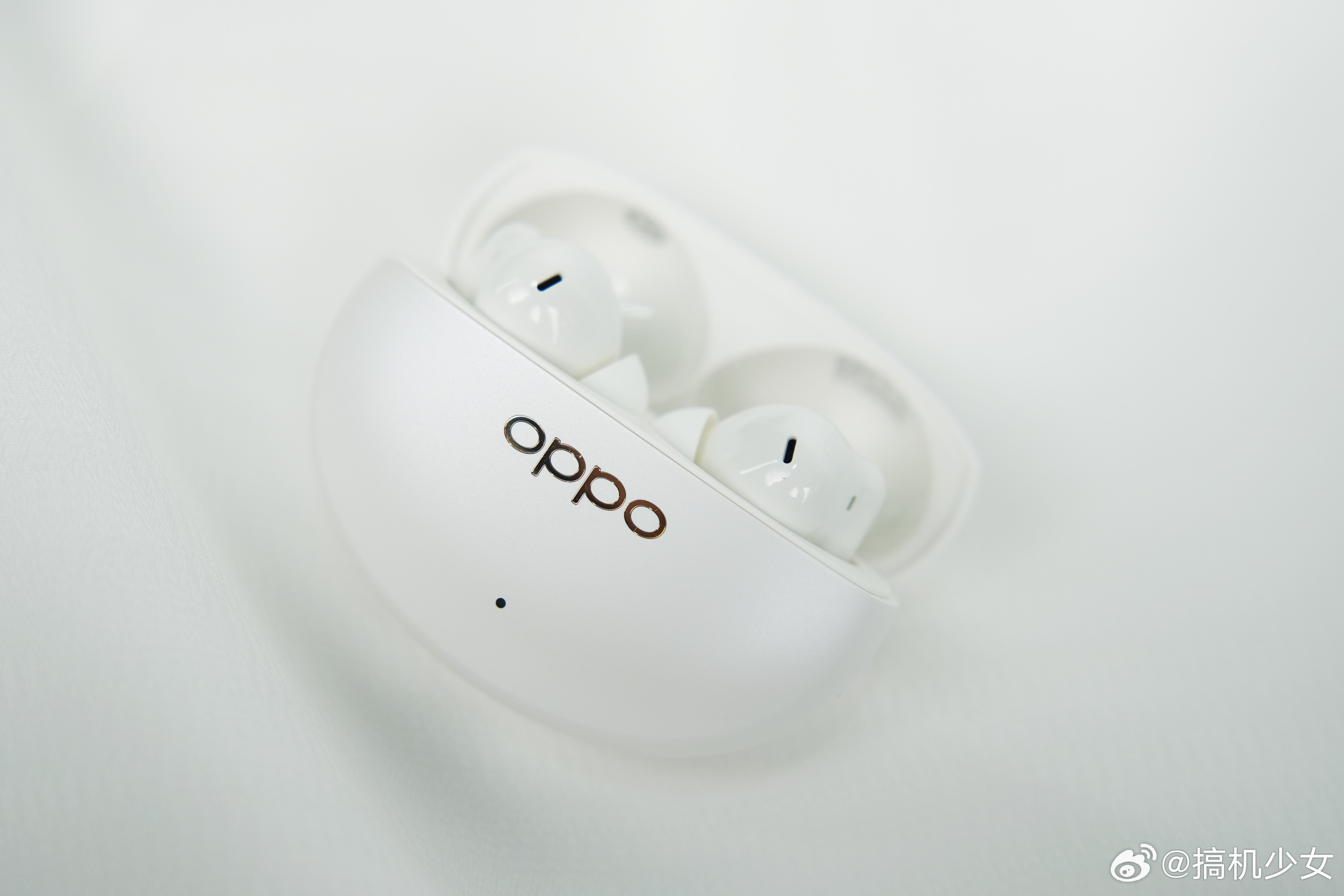 最近一直在用这款 OPPO Enco Air5 Pro 耳机，月珀白配色时尚百搭