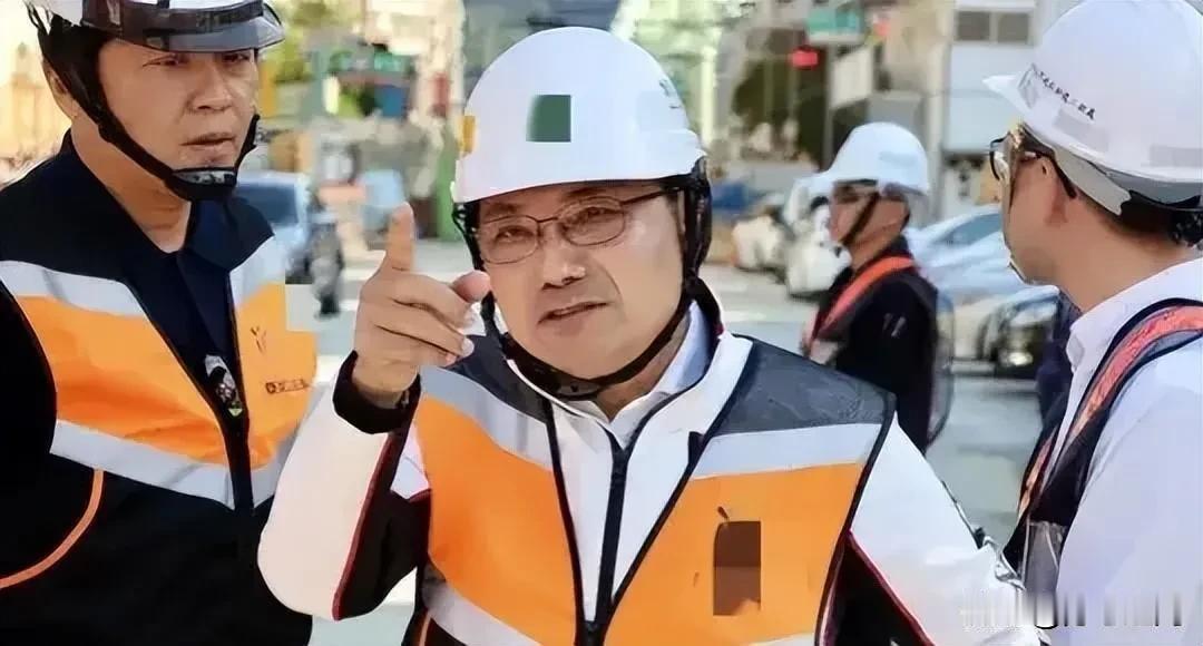 总感觉侯友宜在憋大招。

      现在的侯友宜给人感觉非常奇怪，国民党重要的