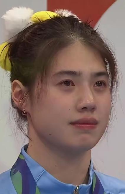 “梨花带雨”的张雨霏更美丽。
本届赛事她的征程一波三折，女子100米蝶泳，仅仅0