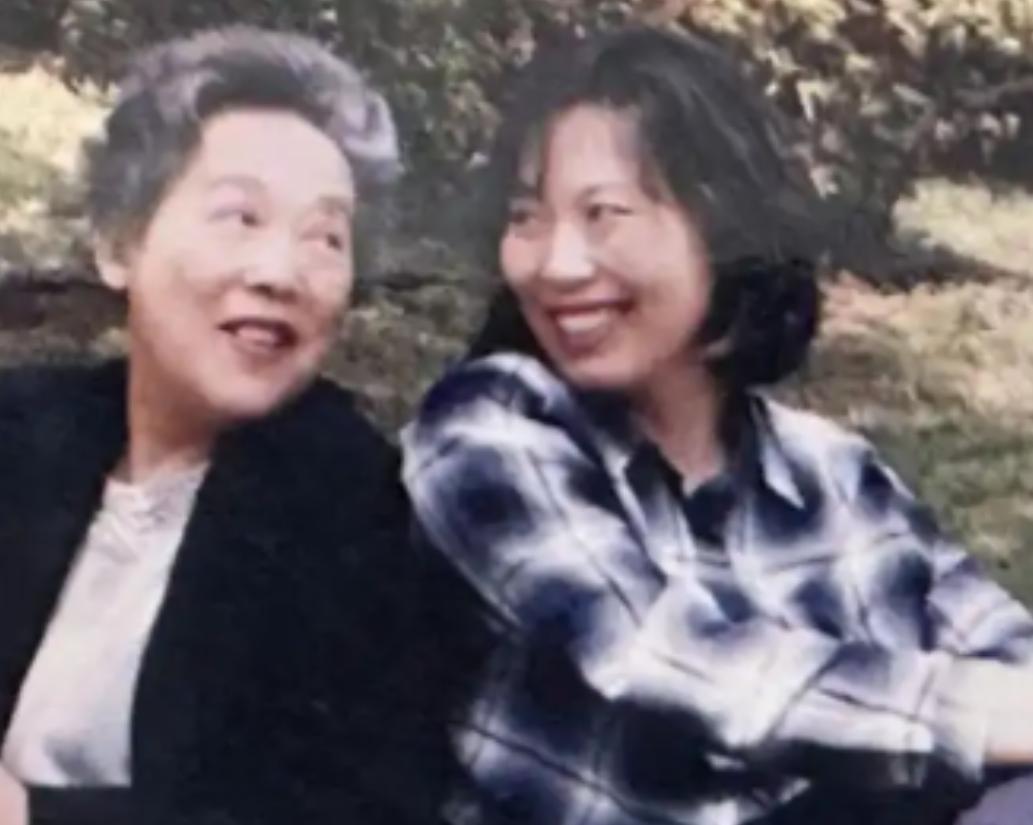 2001年，上海一女子为了报答独身的恩师，她花光积蓄在上海给老师买了一套房产为其