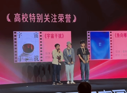 青年导演通过金鸡手机电影计划斩获大奖，登上杂志封面，不仅证明了手机也能拍出专业级
