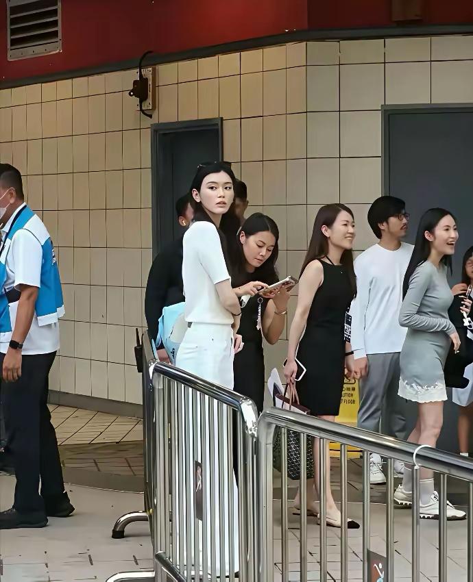 真人也太漂亮了吧