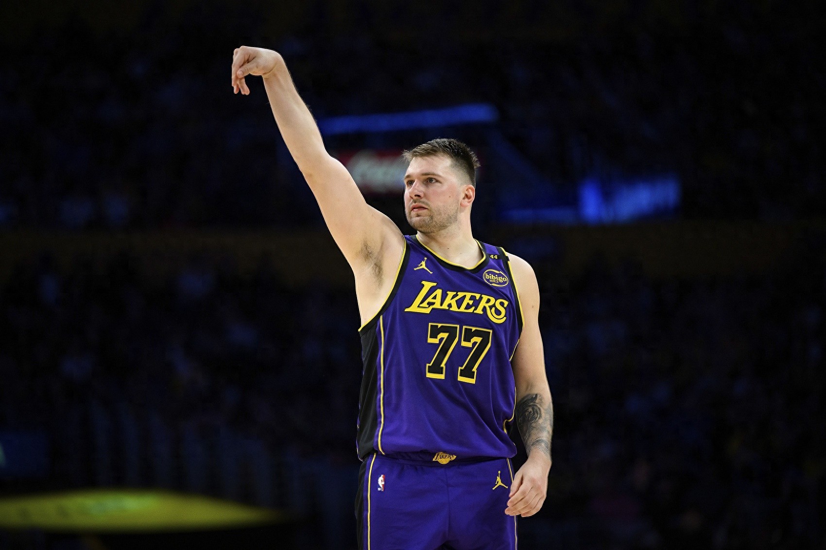 【东契奇：誓将湖人带到巅峰，感恩温暖的家🏀】据名记Shams报道，东契奇已成功