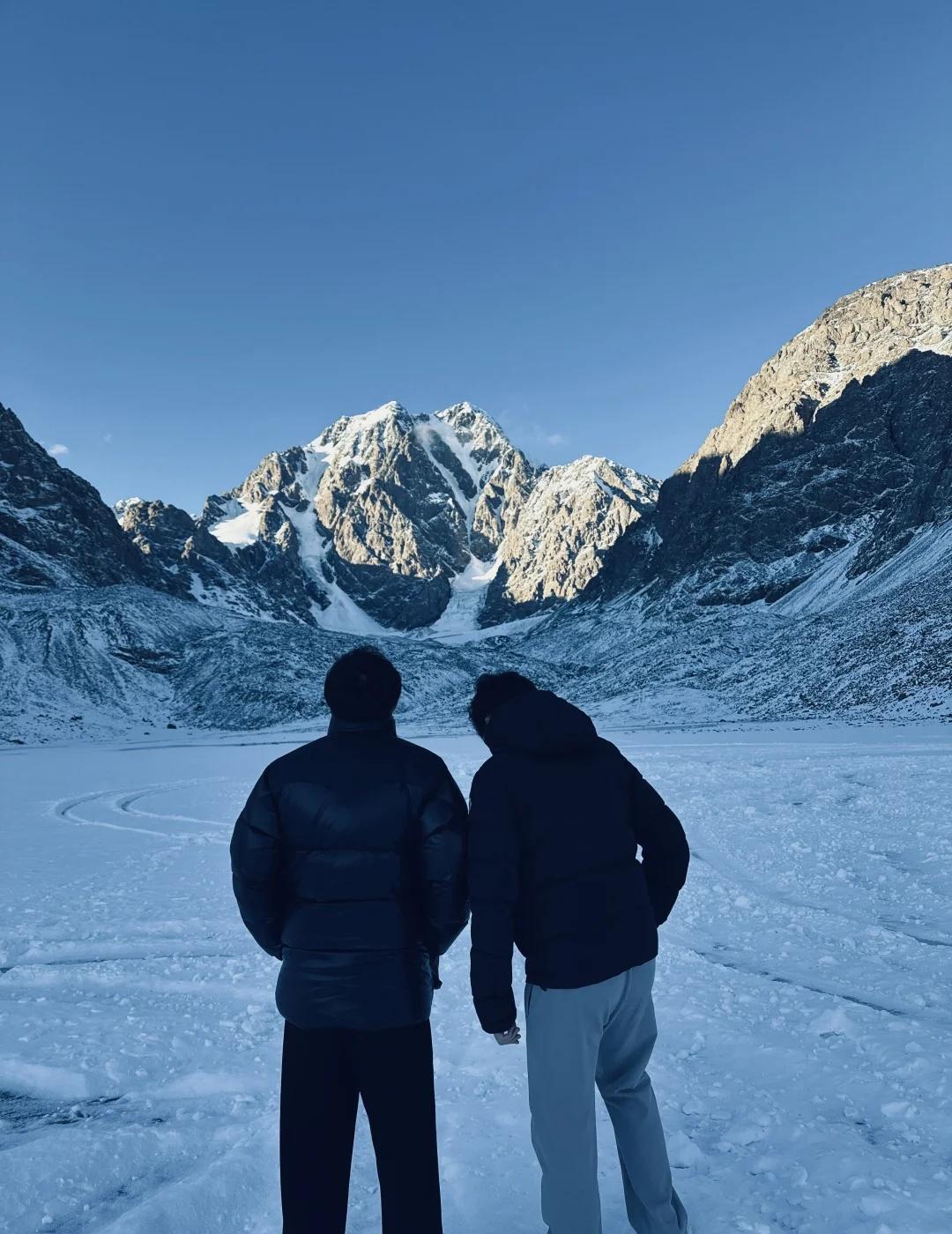 无人区去了
很爽很美很冷穿越无人区 博格达峰