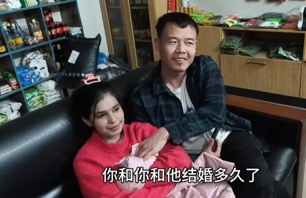 阿阳的视频里又一位国内大叔找一位巴基斯坦小姑娘当媳妇，刚结婚还在蜜月期。
这才一