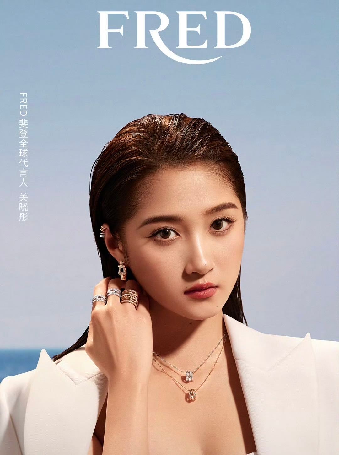 关晓彤戒指 看关晓彤戴的那枚FRED斐登戒指，真好看，毕竟是品牌代言人，选这款首