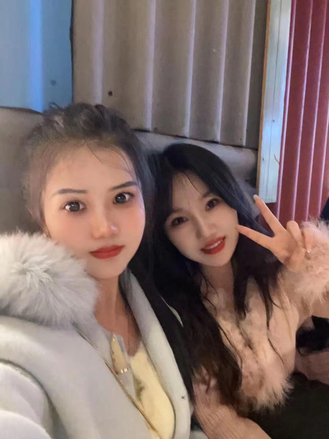我的闺蜜都很漂亮很精致，最重要还很善良，我崩溃无助的那几年，她们也没有离开过我，
