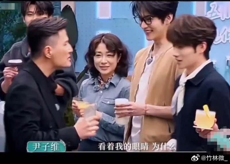 尹子维吼井胧尹子维对井胧发飙谁看了《风华合伙人》这段不被吓到！尹子维拿着饮品吼井
