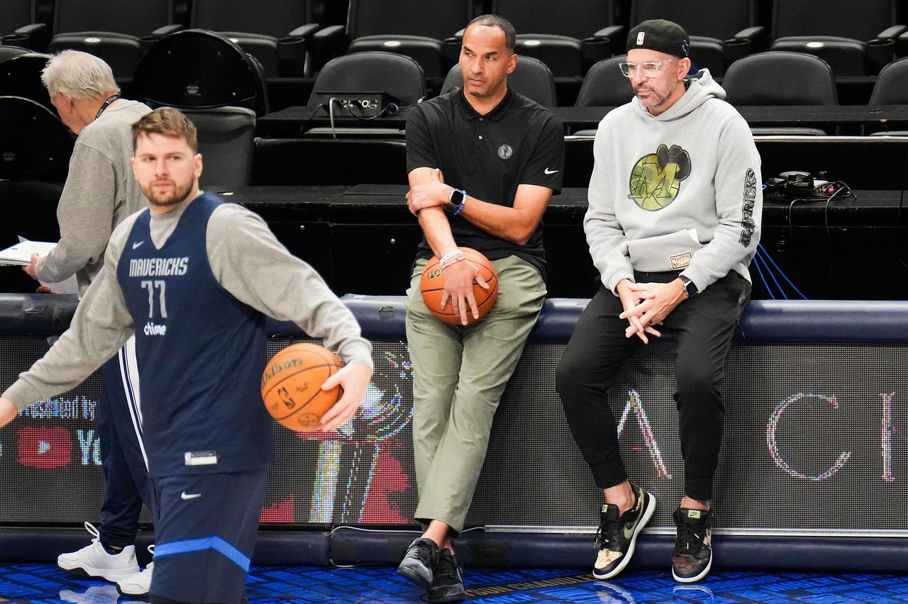 达拉斯独行侠主教练杰森·基德表示，马克·库班在播客上的评论更像是在把他卷入库班与