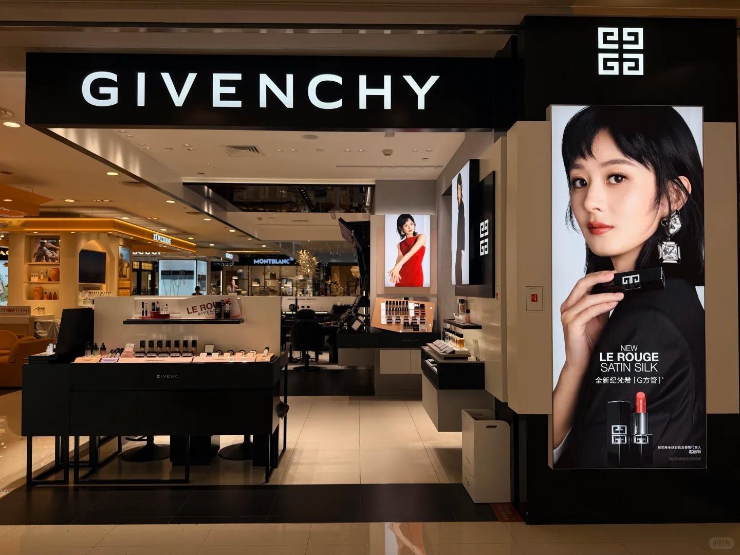 赵丽颖纪梵希彩妆大片纪梵希全球彩妆及香氛代言人赵丽颖 看来很多要去打卡这些广告牌