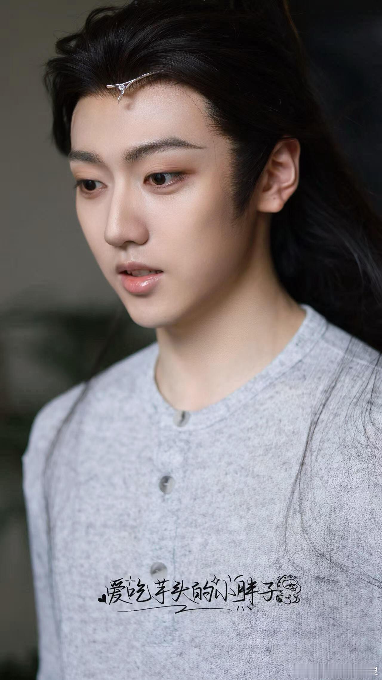 这样的大胖小子念相思居然有2个 救命啊这俩小朋友的脸颊肉也太好rua了吧！看着软