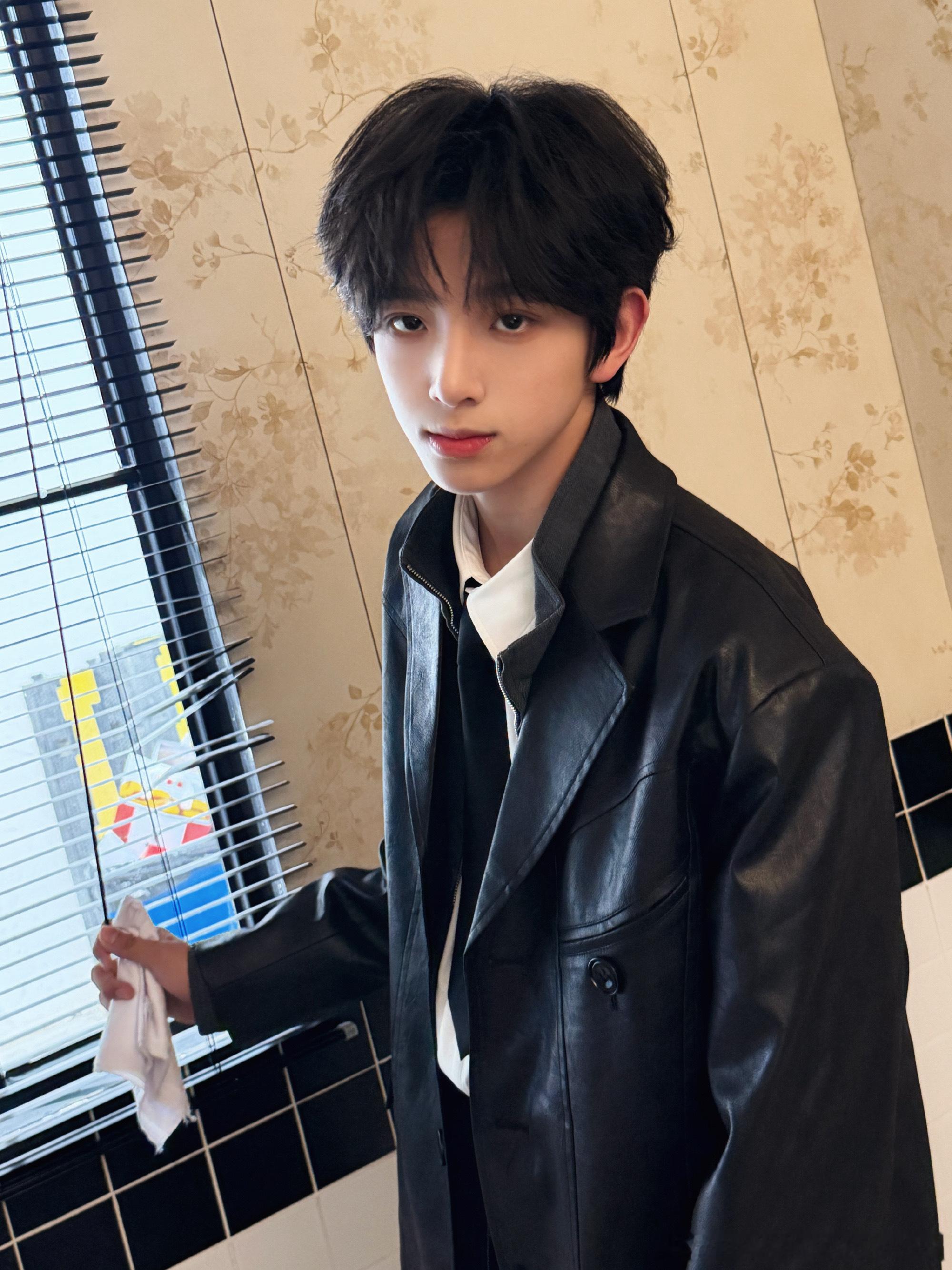 tg陈浚铭 陈浚铭怎么这么帅 上中下庭比例好完美  这张脸也太权威了吧！ 