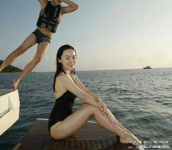 霍思燕好不容易拍个泳装照风头都被杜江抢了​​​