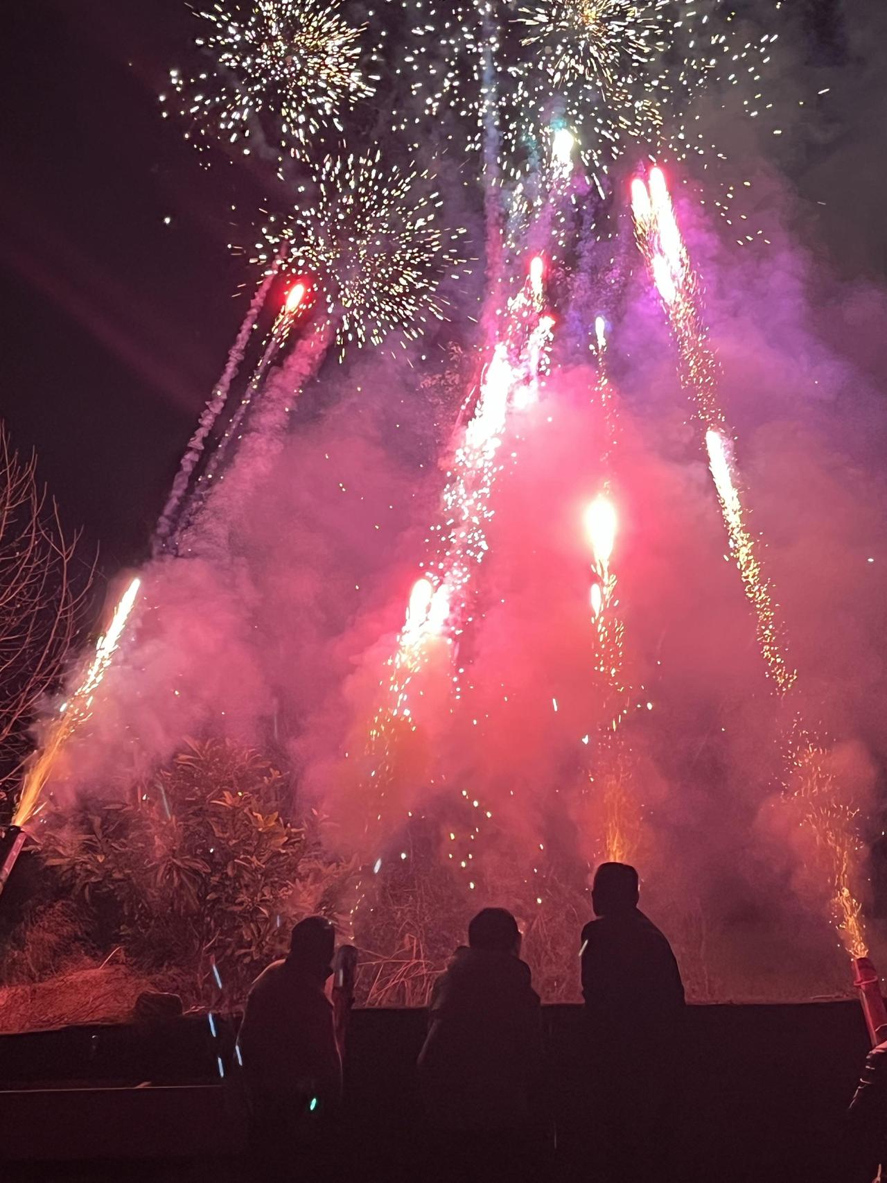 跨年夜气球下的“加特林惊魂”！宁波两小伙疯狂操作，这后果真不是闹着玩的
零点的钟