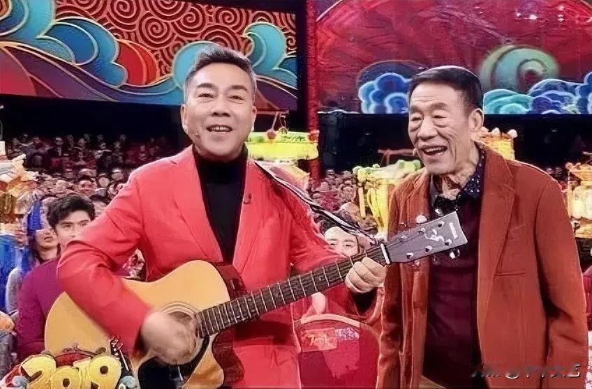 相声名家杨少华驾鹤西去，儿子“小五”杨议再无保护伞。人生就是这样，父亲是山，母亲