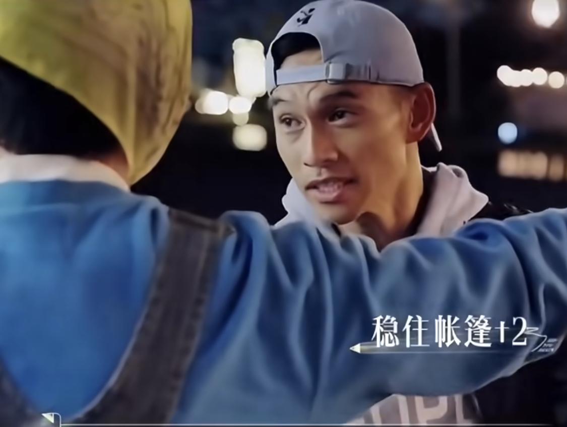 车崇健要先学会爱自己，才能去爱别人。如果他和李施华都生病了，只有一颗药，他会给李