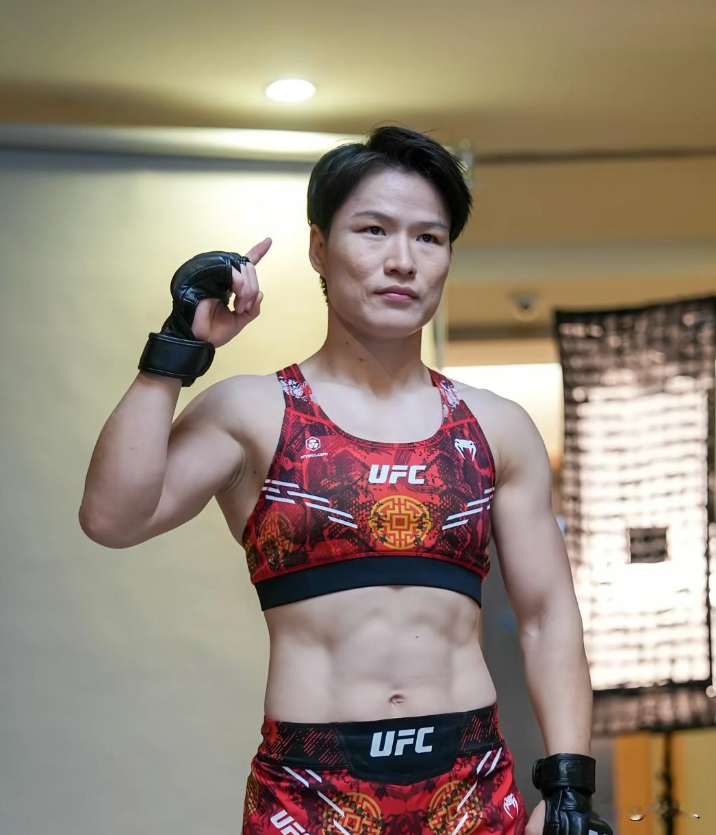 像张伟丽这样的女人，即便不要彩礼也很难嫁出去。长得比男人还男人，反正是我是不敢娶