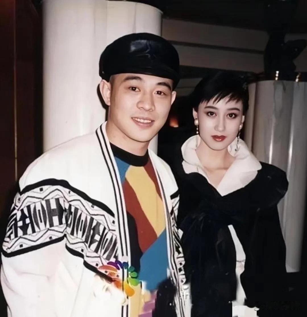 现在懂了李连杰会这么迷恋利智！颜值比不过关之琳，气势比不过刘嘉玲，人气也比不过林