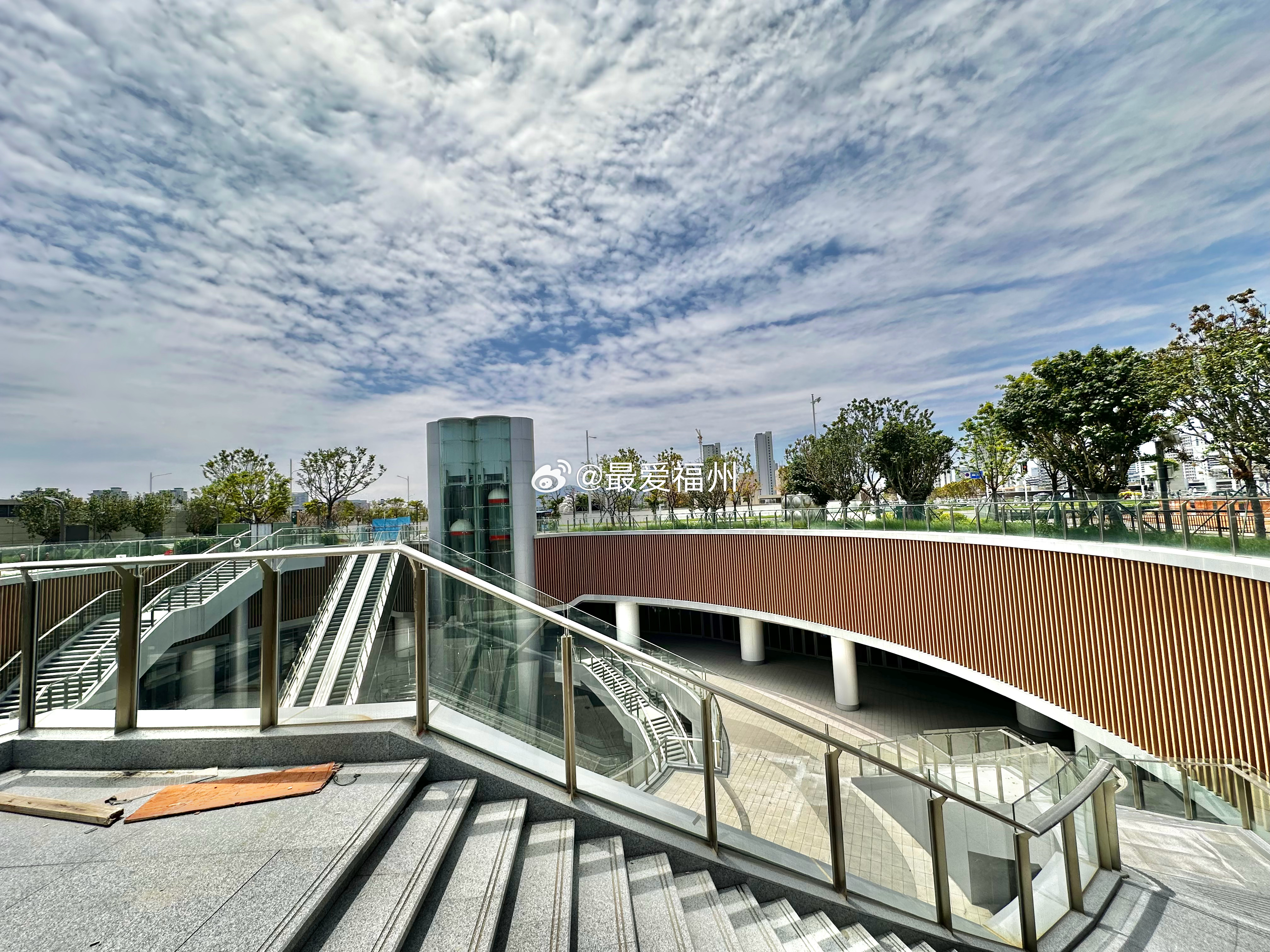 还在施工的福州滨海新城CBD公园 下沉广场不仅大而且多 属于是“奢级”配套了最重