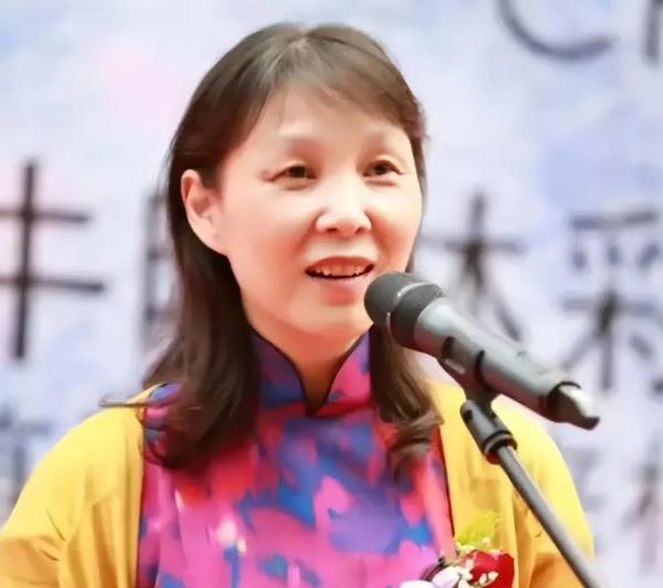杜建英自己都没发现！
她开口就爱说 “我觉得”

杜建英说话确实喜欢用"我觉得"